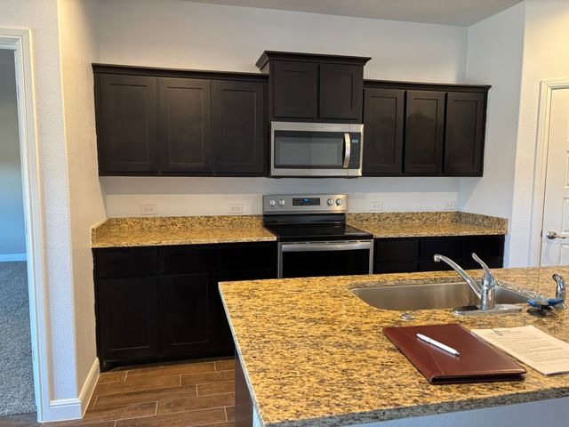 608 Breckenridge Park Drive, Alvarado, TX 76009