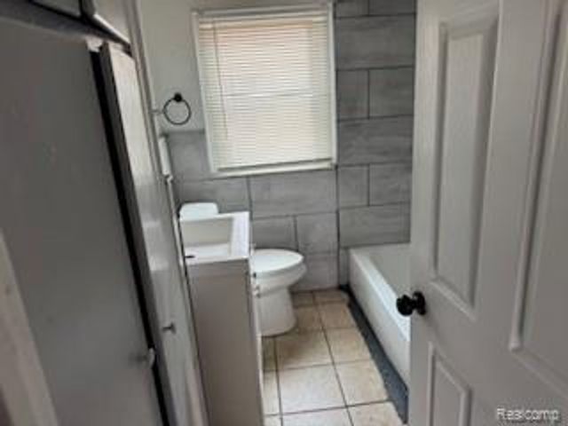 19400 Montrose, Detroit, MI 48235