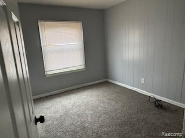 19400 Montrose, Detroit, MI 48235