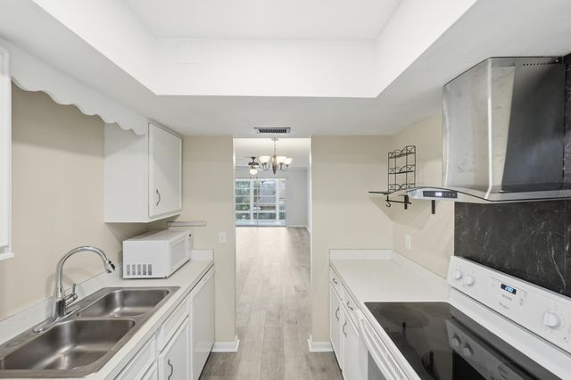 1166 6th Avenue B8, Vero Beach, FL 32960