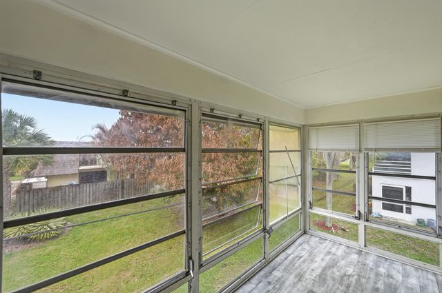 1166 6th Avenue B8, Vero Beach, FL 32960