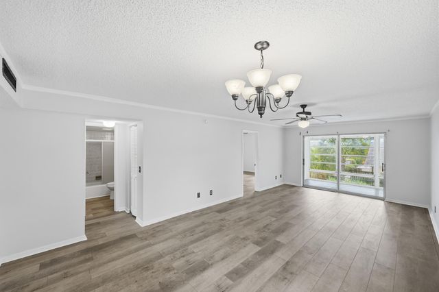 1166 6th Avenue B8, Vero Beach, FL 32960