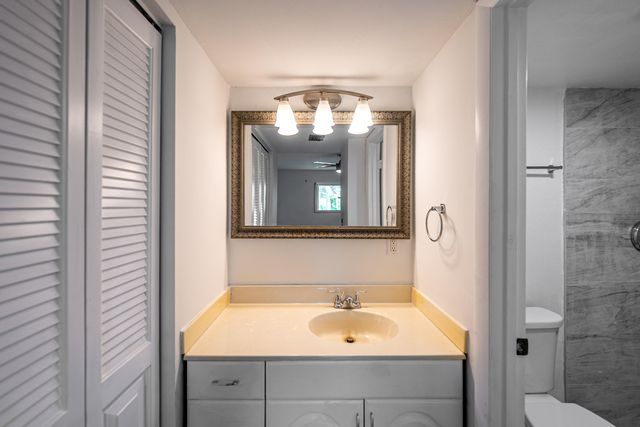 1166 6th Avenue B8, Vero Beach, FL 32960