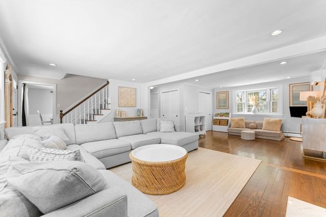 16 Laurel Dr, Medfield, MA 02052