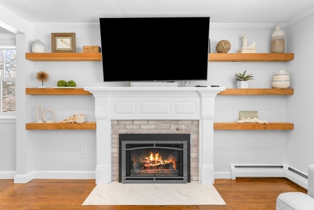 16 Laurel Dr, Medfield, MA 02052