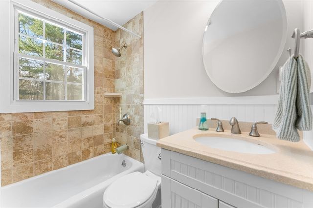 16 Laurel Dr, Medfield, MA 02052