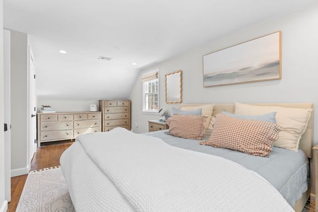 16 Laurel Dr, Medfield, MA 02052