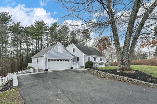 16 Laurel Dr, Medfield, MA 02052