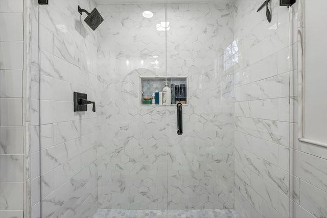 16 Laurel Dr, Medfield, MA 02052