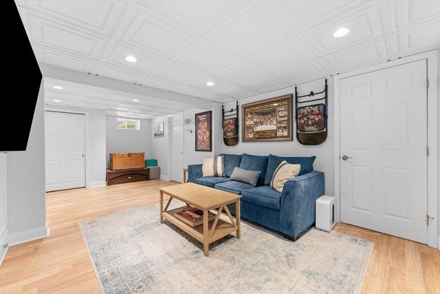 16 Laurel Dr, Medfield, MA 02052