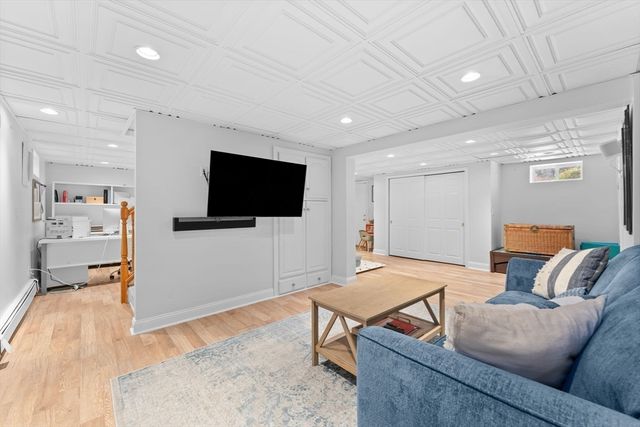 16 Laurel Dr, Medfield, MA 02052