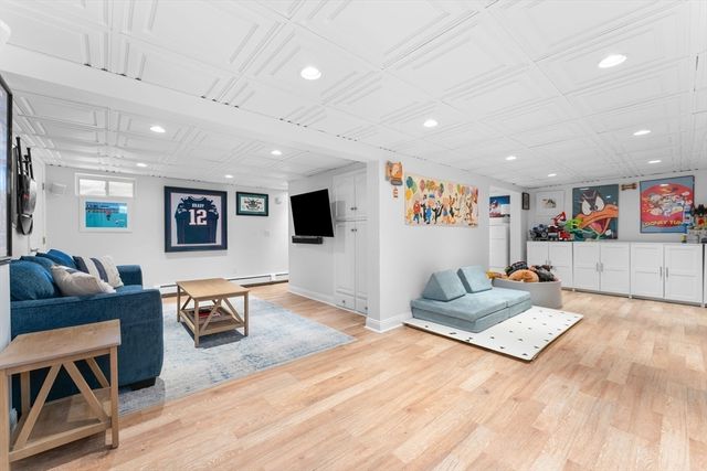 16 Laurel Dr, Medfield, MA 02052