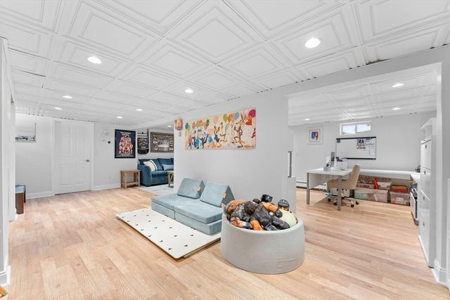 16 Laurel Dr, Medfield, MA 02052