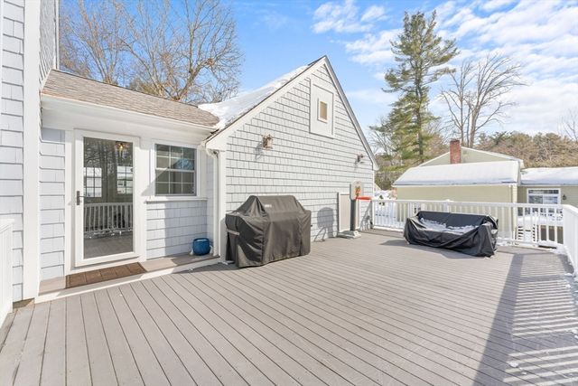 16 Laurel Dr, Medfield, MA 02052