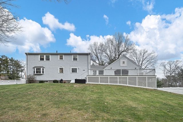 16 Laurel Dr, Medfield, MA 02052