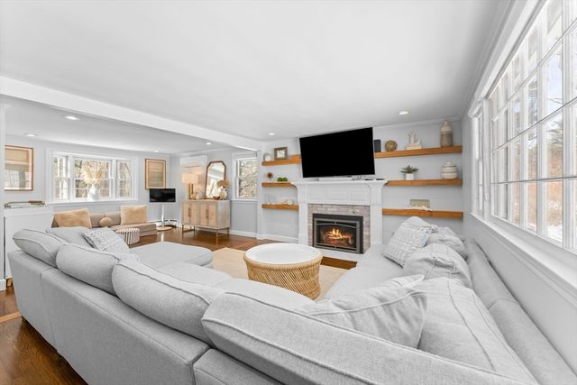 16 Laurel Dr, Medfield, MA 02052