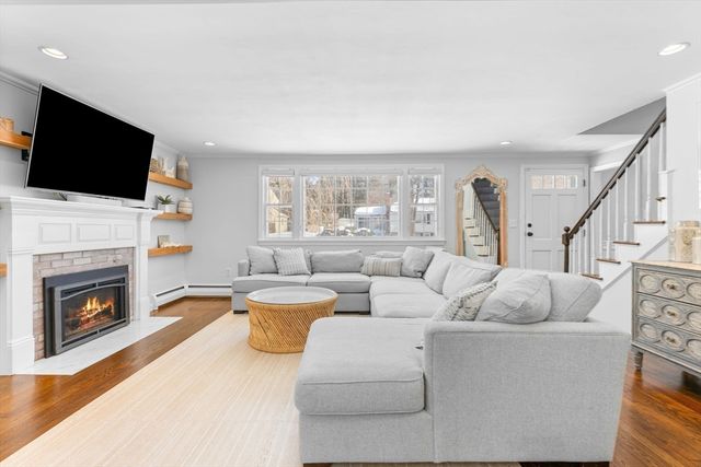 16 Laurel Dr, Medfield, MA 02052