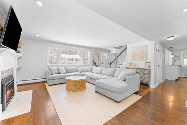 16 Laurel Dr, Medfield, MA 02052