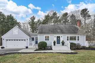 16 Laurel Dr, Medfield, MA 02052