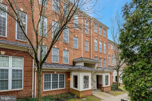 4479-B BEACON GROVE CIR, Fairfax, VA 22033