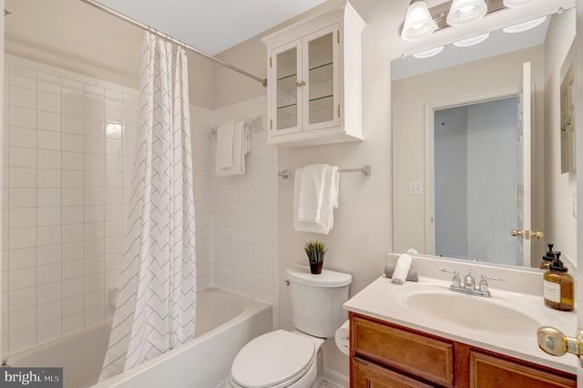 4479-B BEACON GROVE CIR, Fairfax, VA 22033