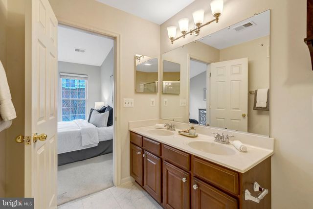 4479-B BEACON GROVE CIR, Fairfax, VA 22033