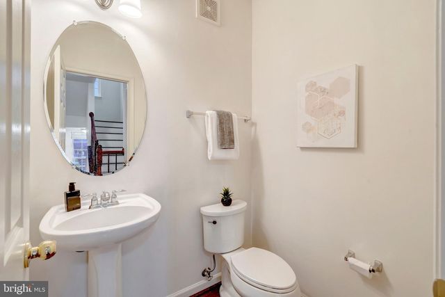 4479-B BEACON GROVE CIR, Fairfax, VA 22033