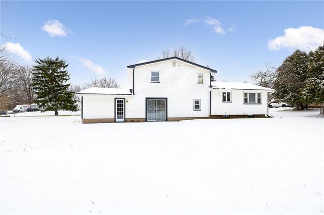 16 McNair Drive, Chili, NY 14624