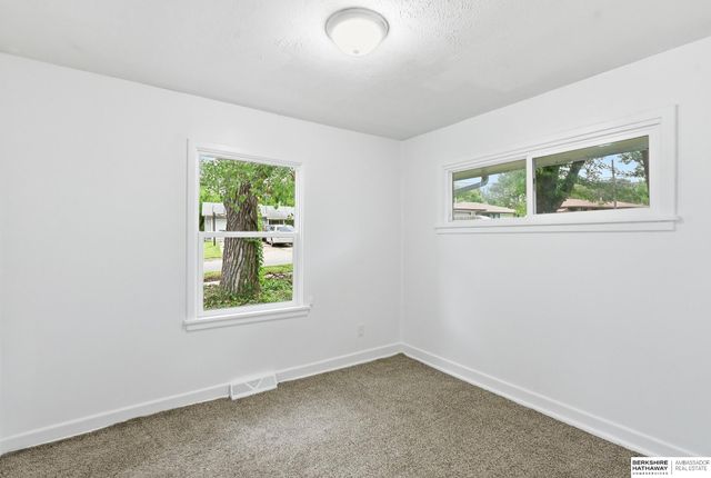 5400 W Benton Street, Lincoln, NE 68524