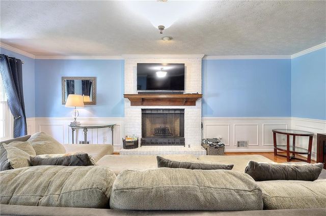1961 Shoreline Trace, Grayson, GA 30017