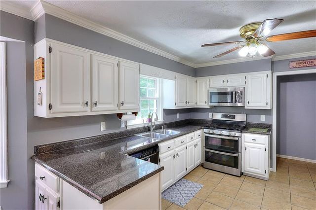 1961 Shoreline Trace, Grayson, GA 30017