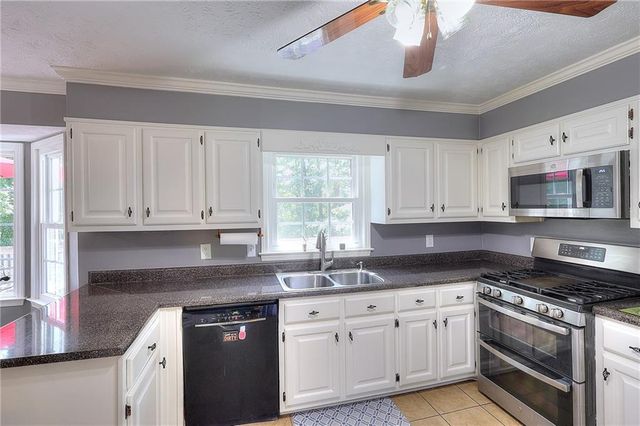 1961 Shoreline Trace, Grayson, GA 30017