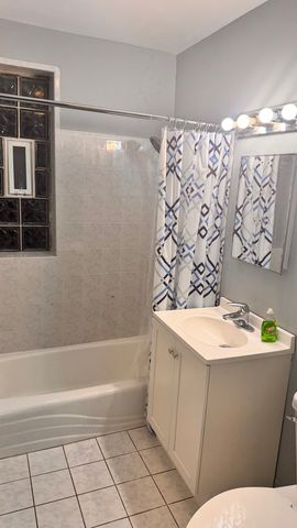 2843 W Arthur Avenue 1E, Chicago, IL 60645