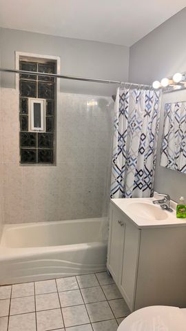 2843 W Arthur Avenue 1E, Chicago, IL 60645