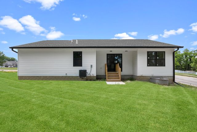 813 WILLIAMS Way, Carbon Cliff, IL 61239