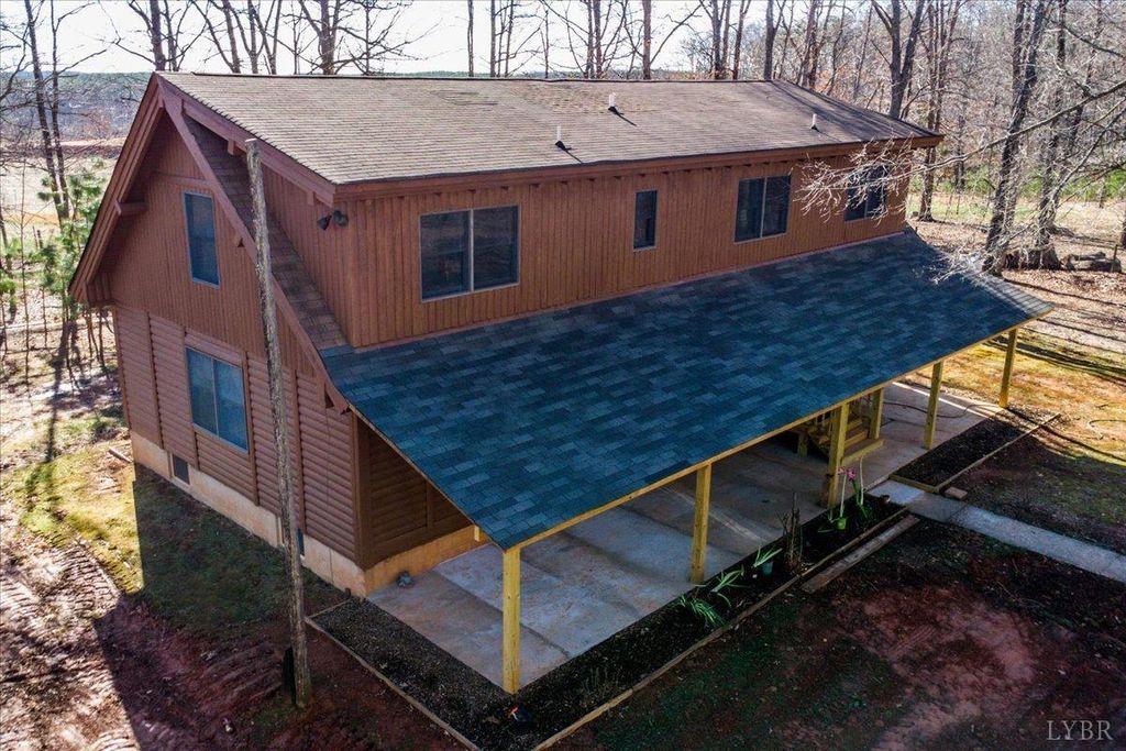 Image 4 of property listing at 2192 Hixburg Road, Pamplin, VA 23958