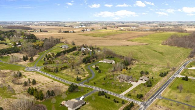 7475 Country View LANE, West Bend, WI 53090