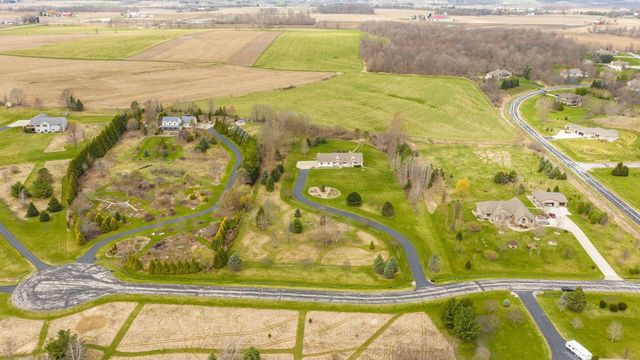7475 Country View LANE, West Bend, WI 53090