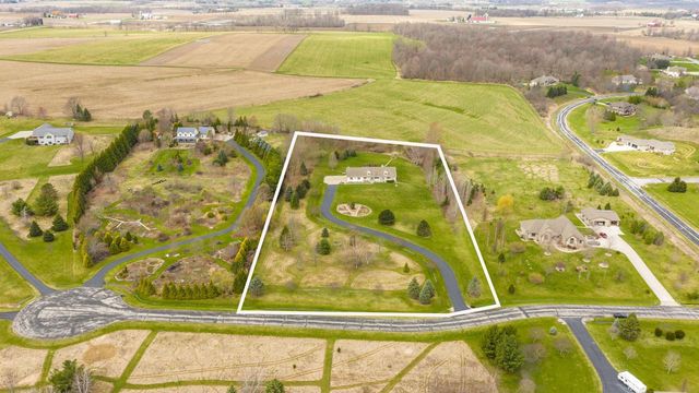 7475 Country View LANE, West Bend, WI 53090