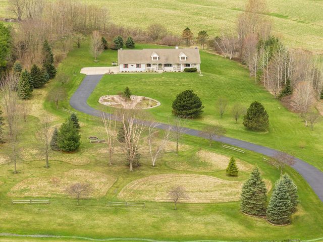 7475 Country View LANE, West Bend, WI 53090