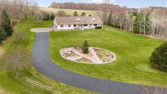 7475 Country View LANE, West Bend, WI 53090
