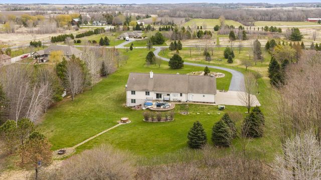 7475 Country View LANE, West Bend, WI 53090