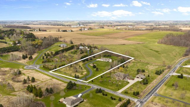 7475 Country View LANE, West Bend, WI 53090