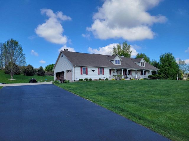 7475 Country View LANE, West Bend, WI 53090