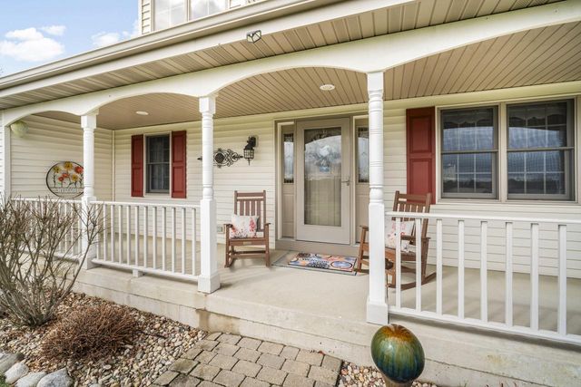 7475 Country View LANE, West Bend, WI 53090
