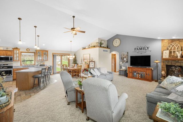 7475 Country View LANE, West Bend, WI 53090