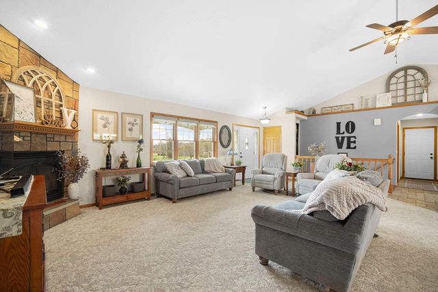 7475 Country View LANE, West Bend, WI 53090