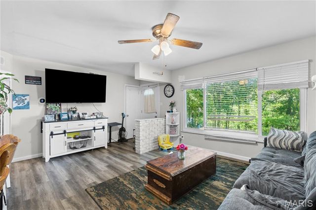 17 Robin Lane, Fenton, MO 63026