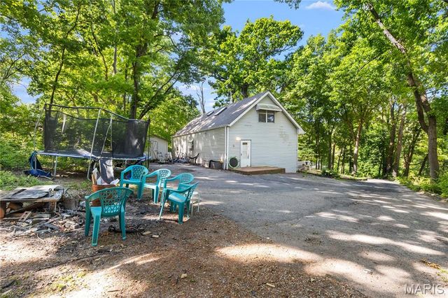 17 Robin Lane, Fenton, MO 63026