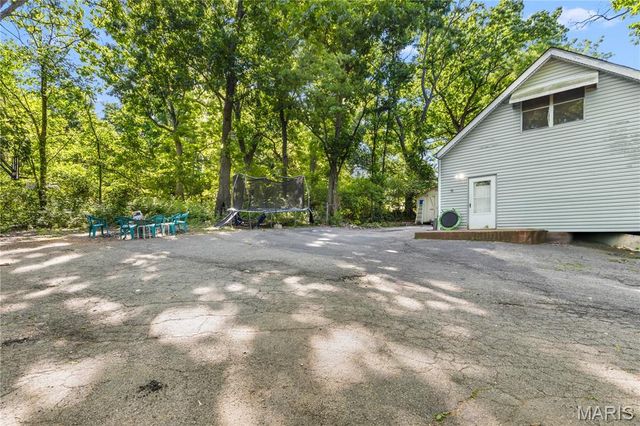 17 Robin Lane, Fenton, MO 63026